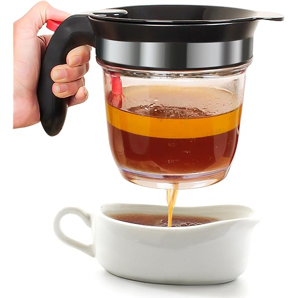 Fat Separator With Bottom Release, 4 Cup Gravy Separator for Cooking with Oil Strainer, Kitchen Gadgets Grease Separator Packaged with a 3-in-1 Multifunctional Peeler (Red)